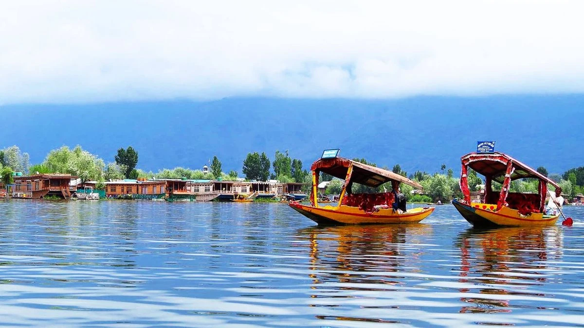 Exploring Kashmir on Water – Shikara Rides and Cruise Parties